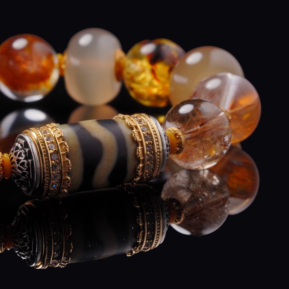 Golden Dzi & Agate Skull Bracelet – Wealth Flow & Inner Powe