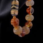 Golden Dzi & Agate Skull Bracelet – Wealth Flow & Inner Powe