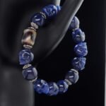 Blue Agate Skull & Black-White Dzi Bead Bracelet – Protection, Courage & Spiritual Awareness