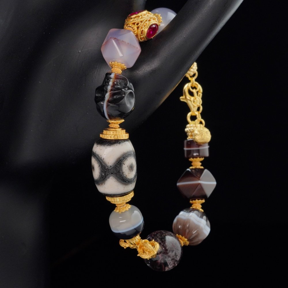 Dzi Bead & Skull Guardian Bracelet with Ruby Gold Accents – Protection, Wisdom & Sacred Power