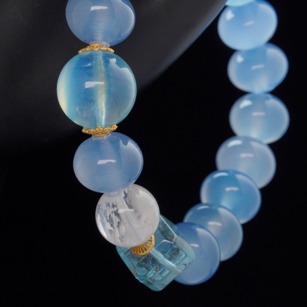 Blue Agate & Crystal Healing Bracelet – Clarity, Balance & Spiritual Energy