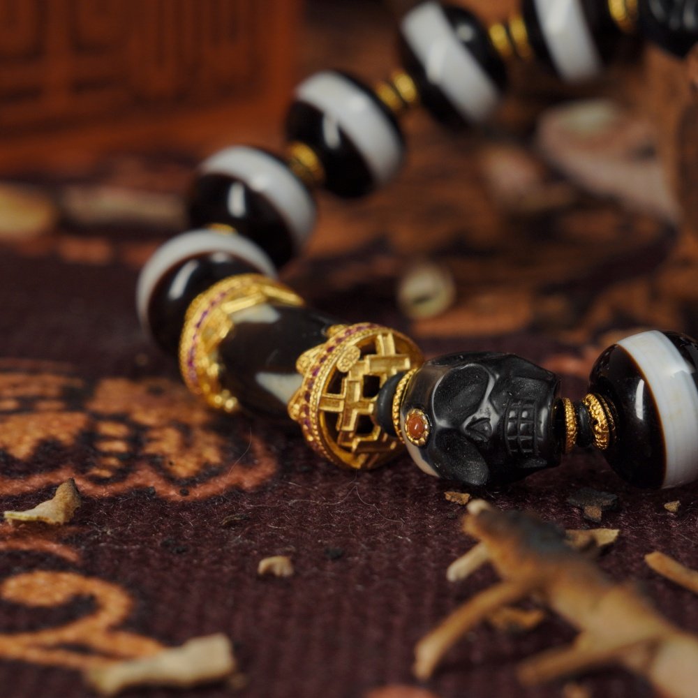 One-Line Dzi & Black Skull Bracelet – Warrior Focus & Mystic Defense