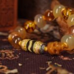Golden Dzi & Agate Skull Bracelet – Wealth Flow & Inner Powe
